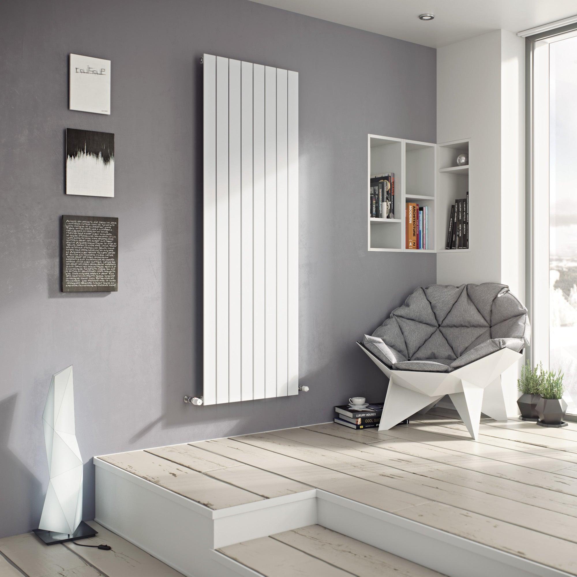 Badheizkörper Mira Vertikal mit Seitenanschluss weiß - badheizkoerper.net