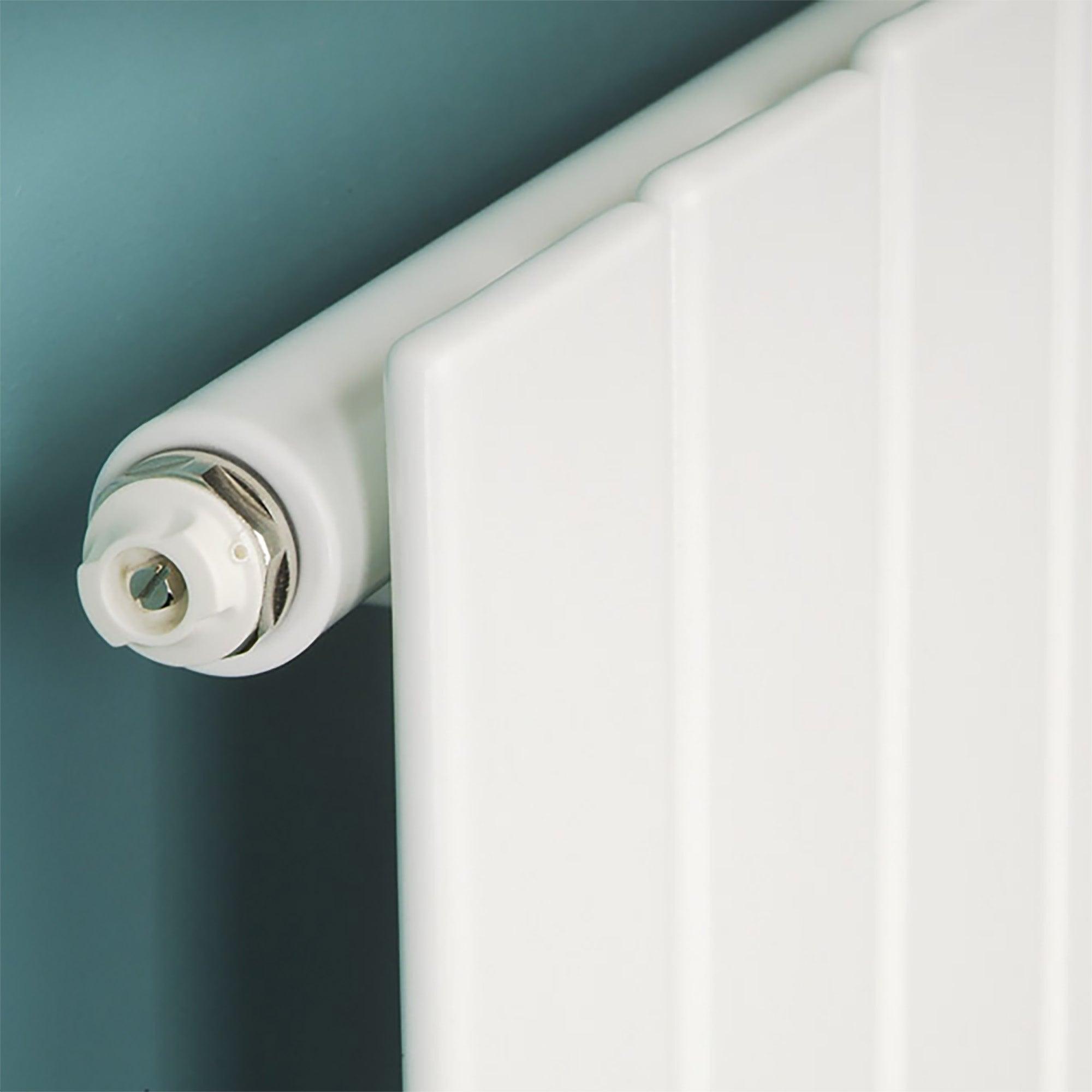 Badheizkörper Mira Vertikal mit Seitenanschluss weiß - badheizkoerper.net